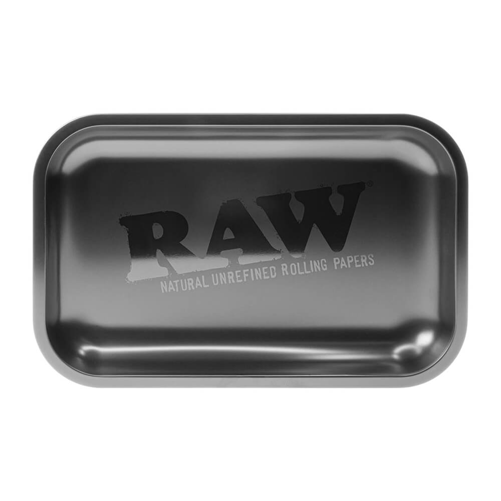 RAW All Black Medium Metal Rolling Tray i slidstærkt metal med sort design, afrundede kanter og god plads. Praktisk, stilren og holdbar.